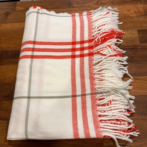 Red White Grey Blanket Scarf Never Worn - Picture 1 of 4